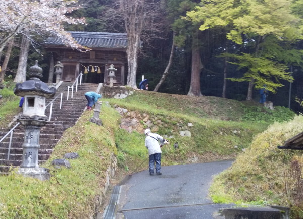 神社掃除
