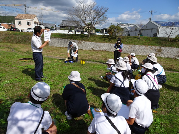 建部小学校田地子川