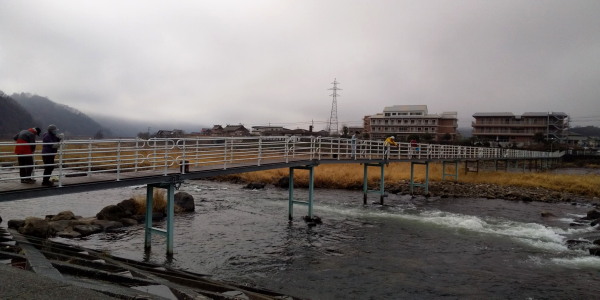 しあわせ橋を磨く