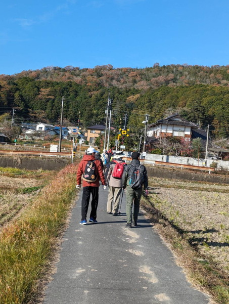 秋の建部古道を歩く